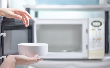 Consejos para mantener impecable tu horno microondas