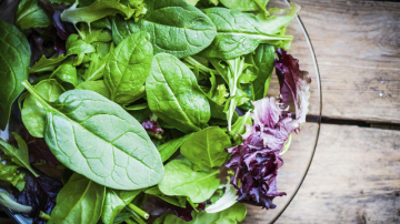 Vegetales de hojas verdes: Beneficios y razones para comerlos más
