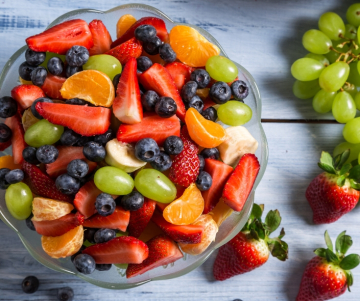 Platos con frutas y verduras de primavera: Nutrición y sabor en tu mesa