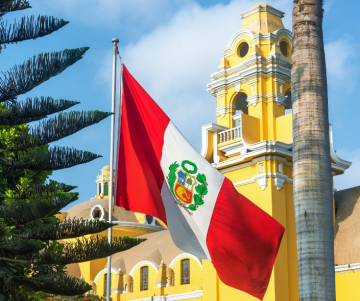 ¿Cuándo se celebra el día de la bandera en Perú?