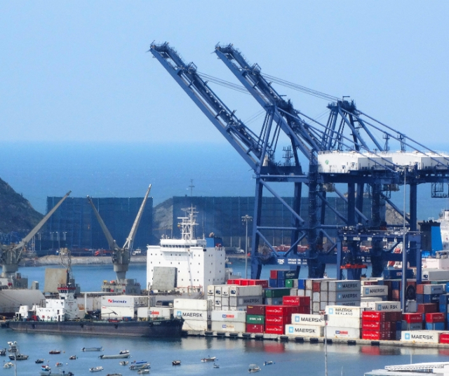 What are the main ports in Colombia? 