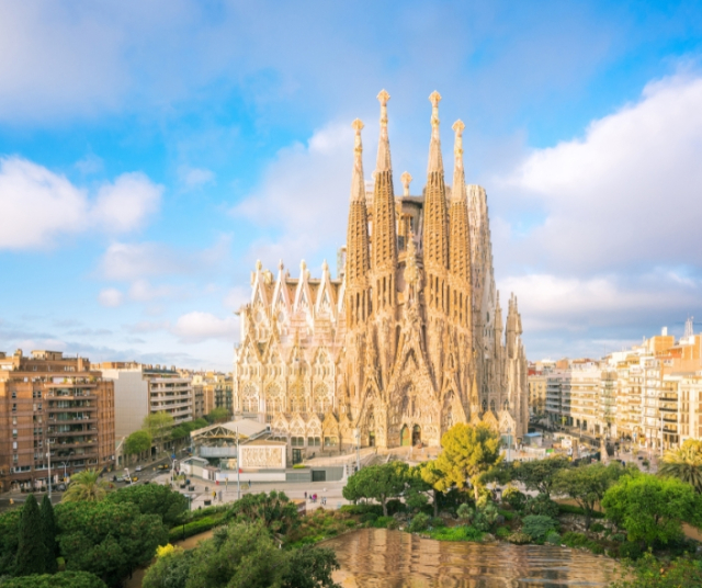 10 reasons to travel to Barcelona this holiday 